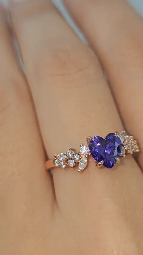 Anillo Aura Piedra Morada