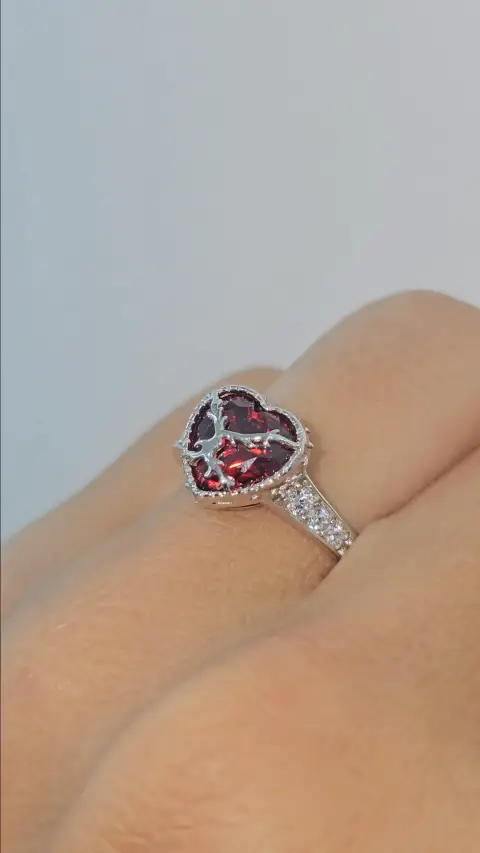Anillo Inquebrantable Piedra Roja