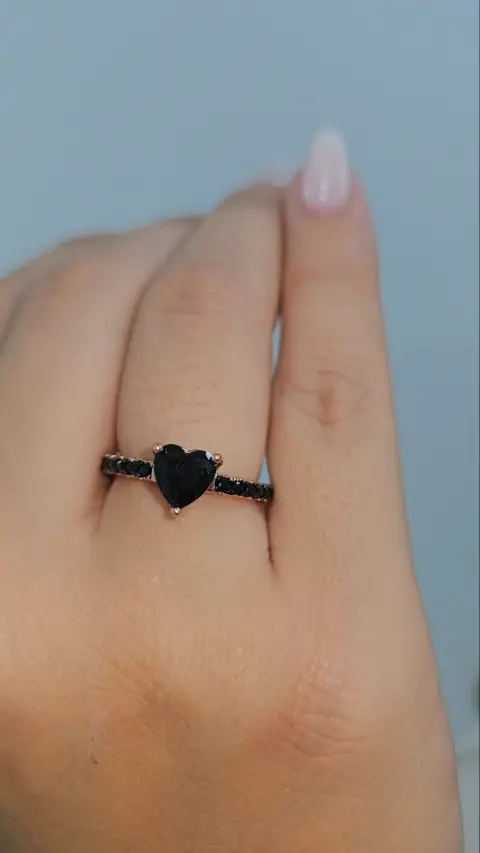 Anillo Corazon Black Oro Rosado